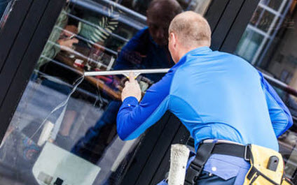 Window-Cleaner-Winnipeg-Downtown